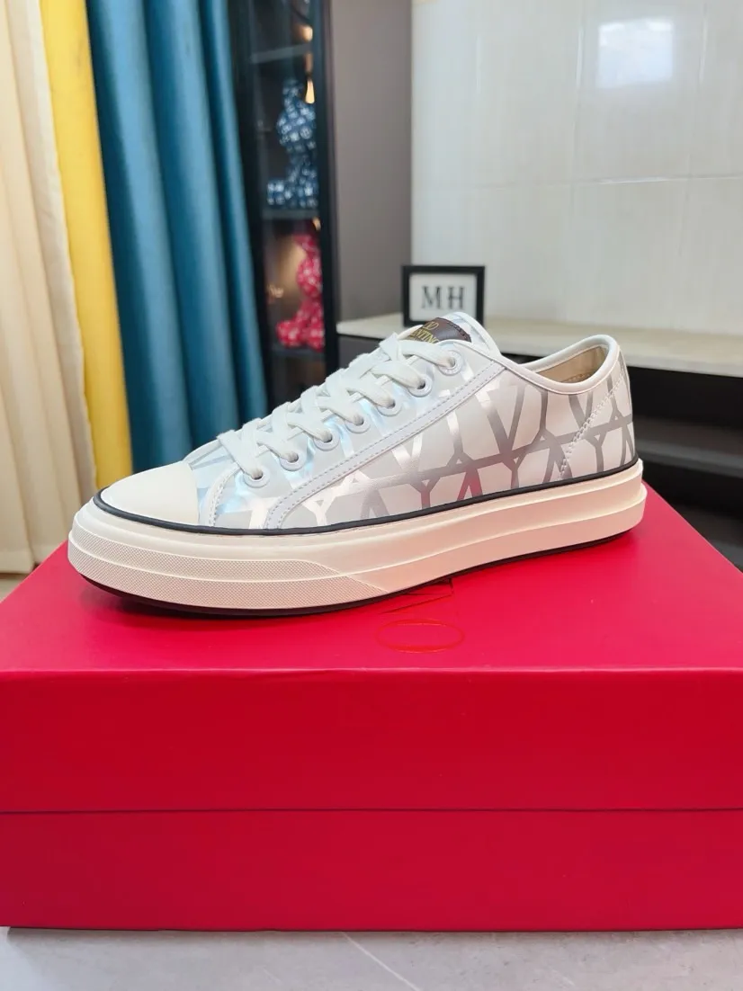 Men's shoes 💰500🌸🌸[Valentino] Couple model, official website 1:1 replica, fashionable casual men's shoes 🔜The upper is made of imported high-quality original special upper sheepskin lining, the upper foot is very stylish, personalized fashionable rubber wear-resistant outsole, size: 35-44 (45 can be customized)